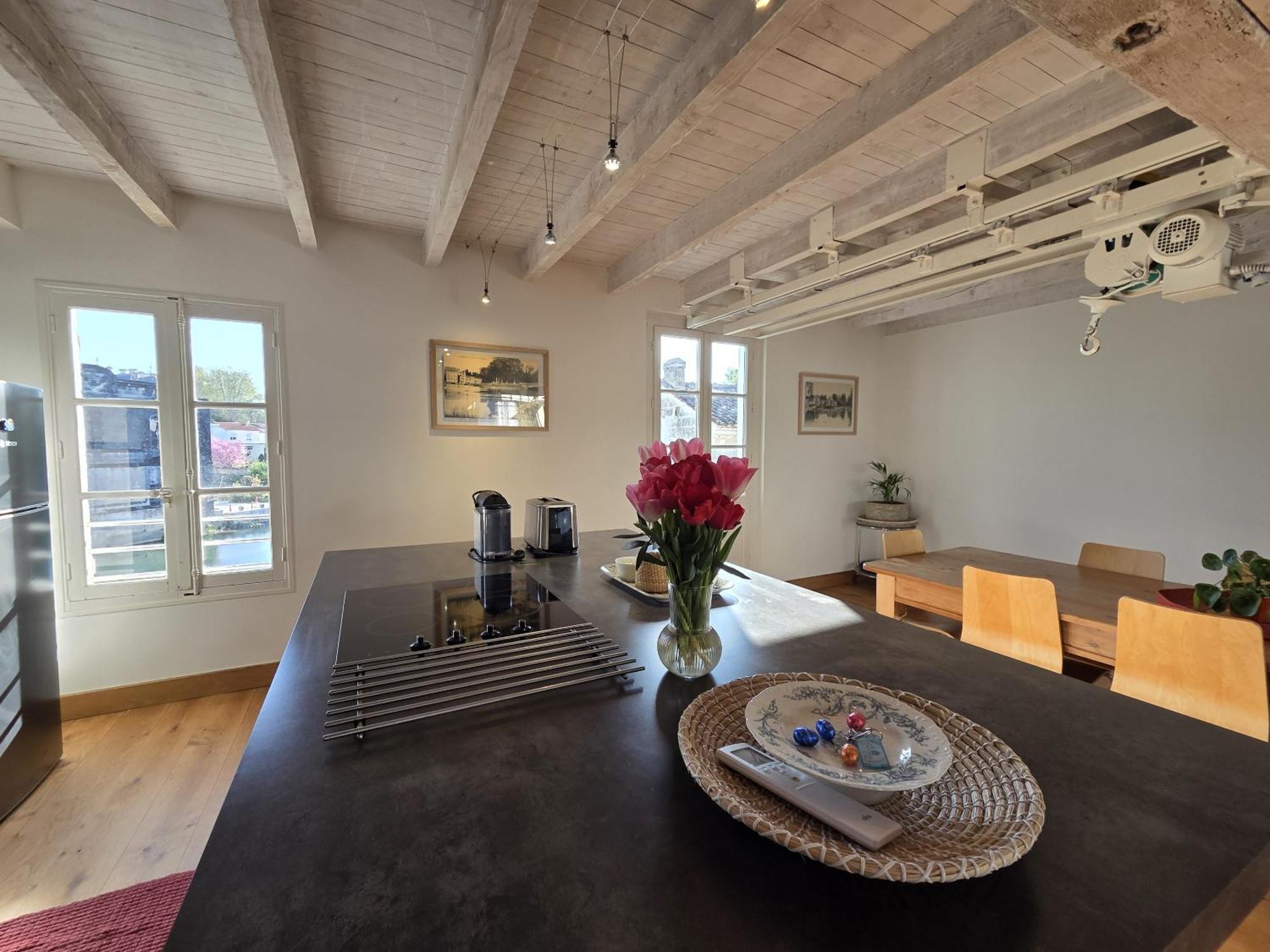 Quai 3 Loft Moderne Et Lumineux Les Pieds Dans L'Eau Apartment Jarnac Cameră foto
