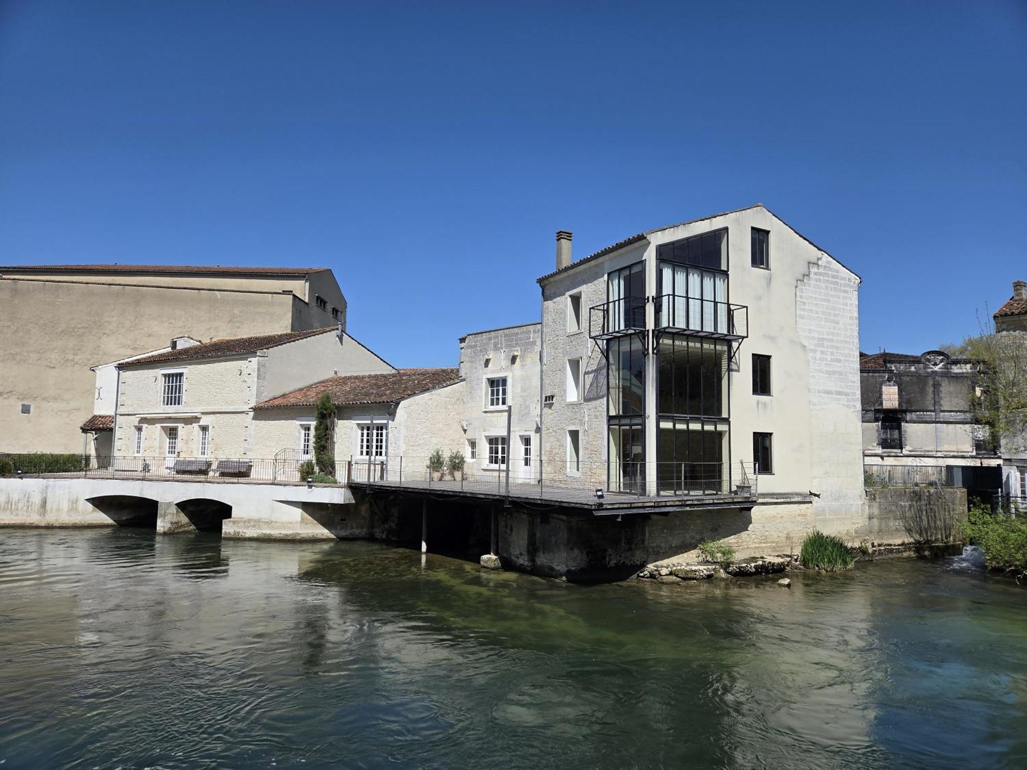 Quai 3 Loft Moderne Et Lumineux Les Pieds Dans L'Eau Apartment Jarnac Exterior foto