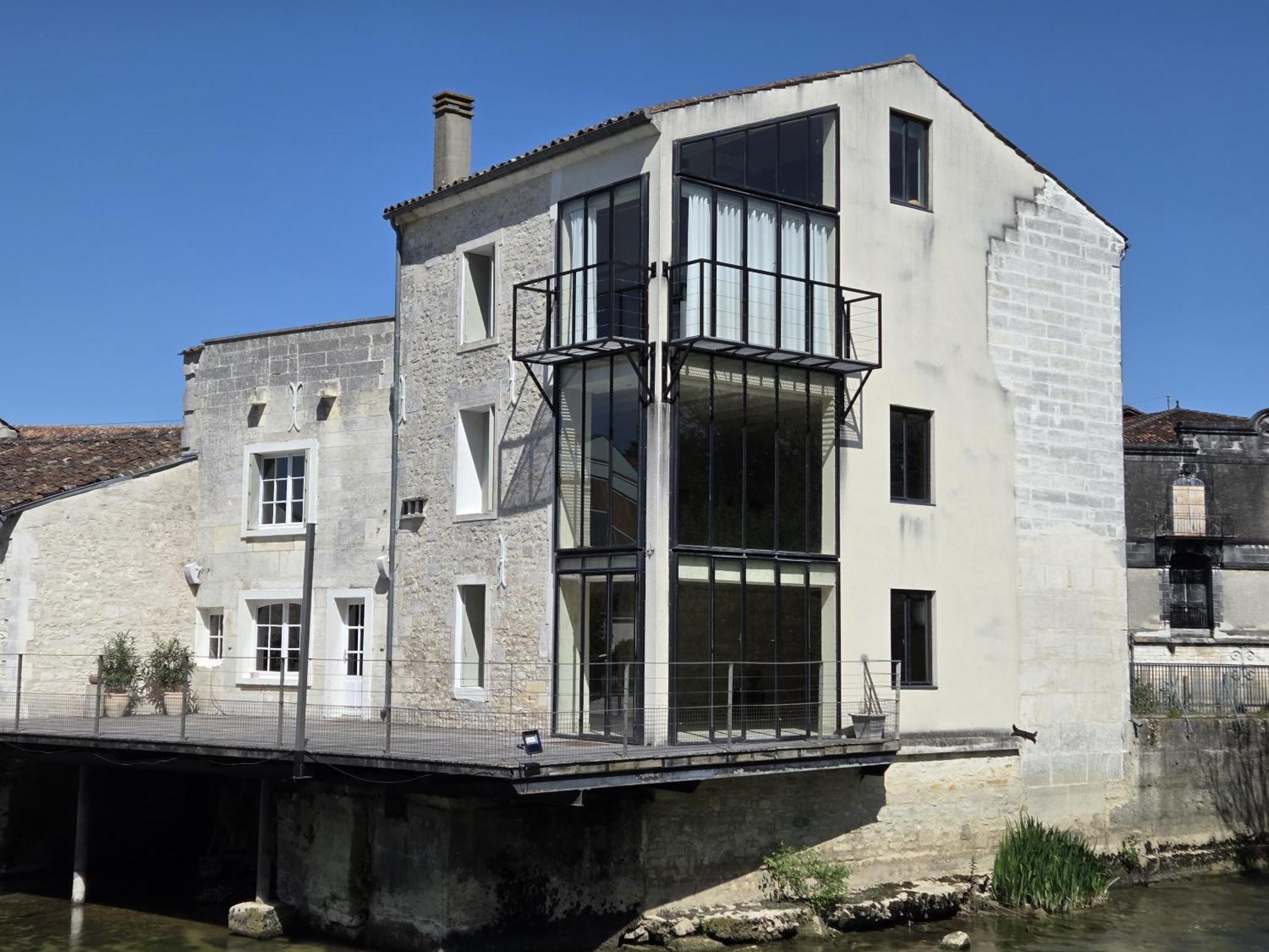 Quai 3 Loft Moderne Et Lumineux Les Pieds Dans L'Eau Apartment Jarnac Exterior foto